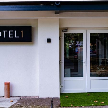 Motel1- A Megfizetheto Luxus! Dunaujvaros Luaran gambar