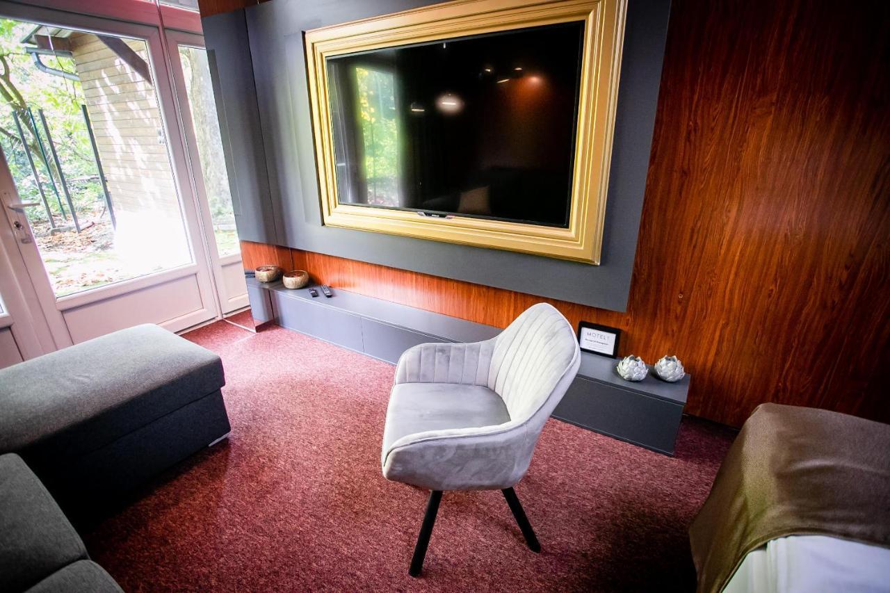 Motel1- A Megfizetheto Luxus! Dunaujvaros Luaran gambar