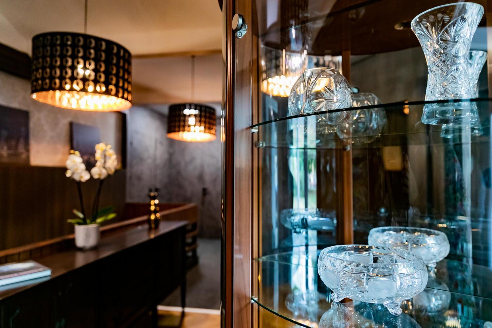 Motel1- A Megfizetheto Luxus! Dunaujvaros Luaran gambar