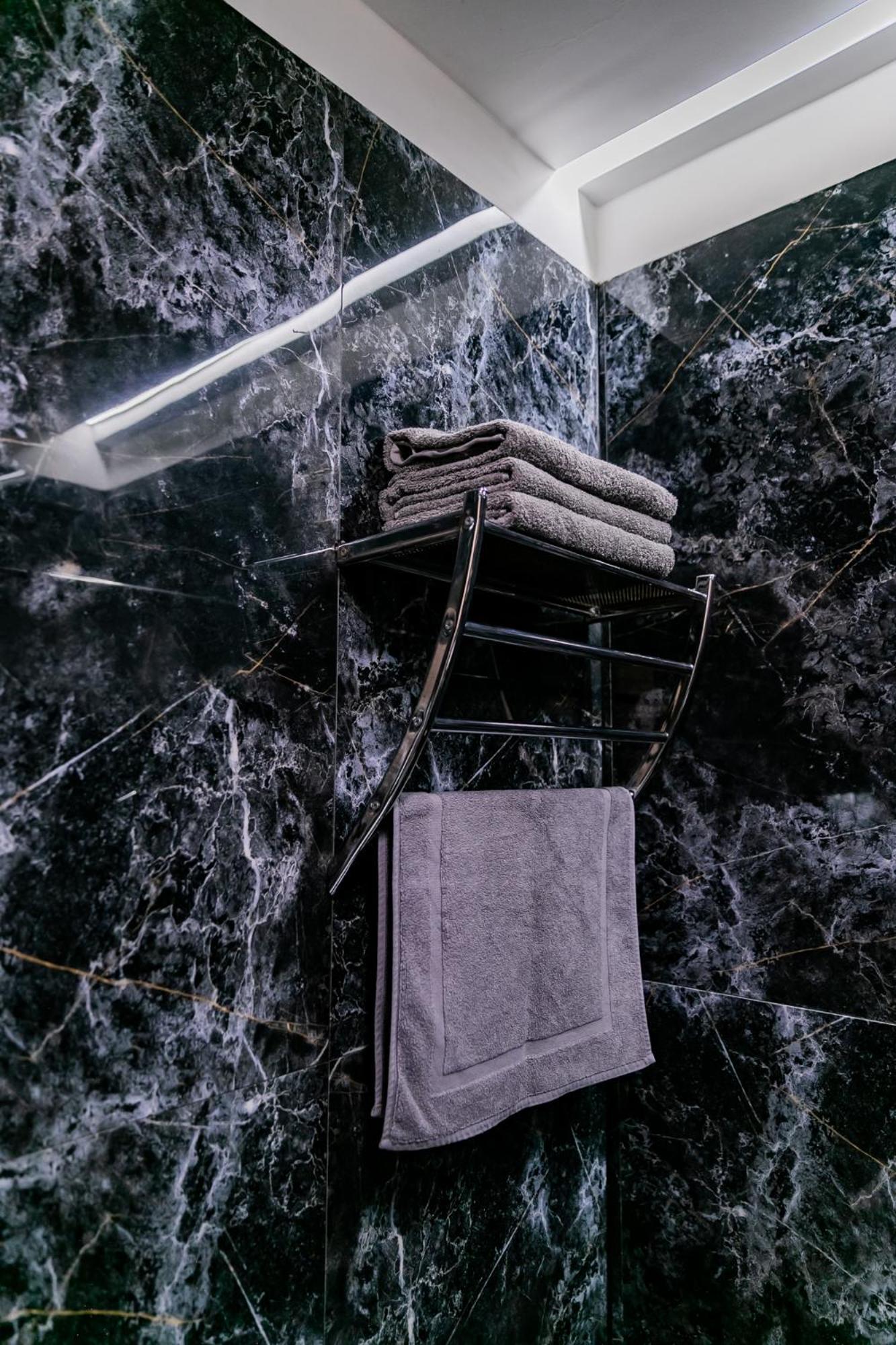 Motel1- A Megfizetheto Luxus! Dunaujvaros Luaran gambar