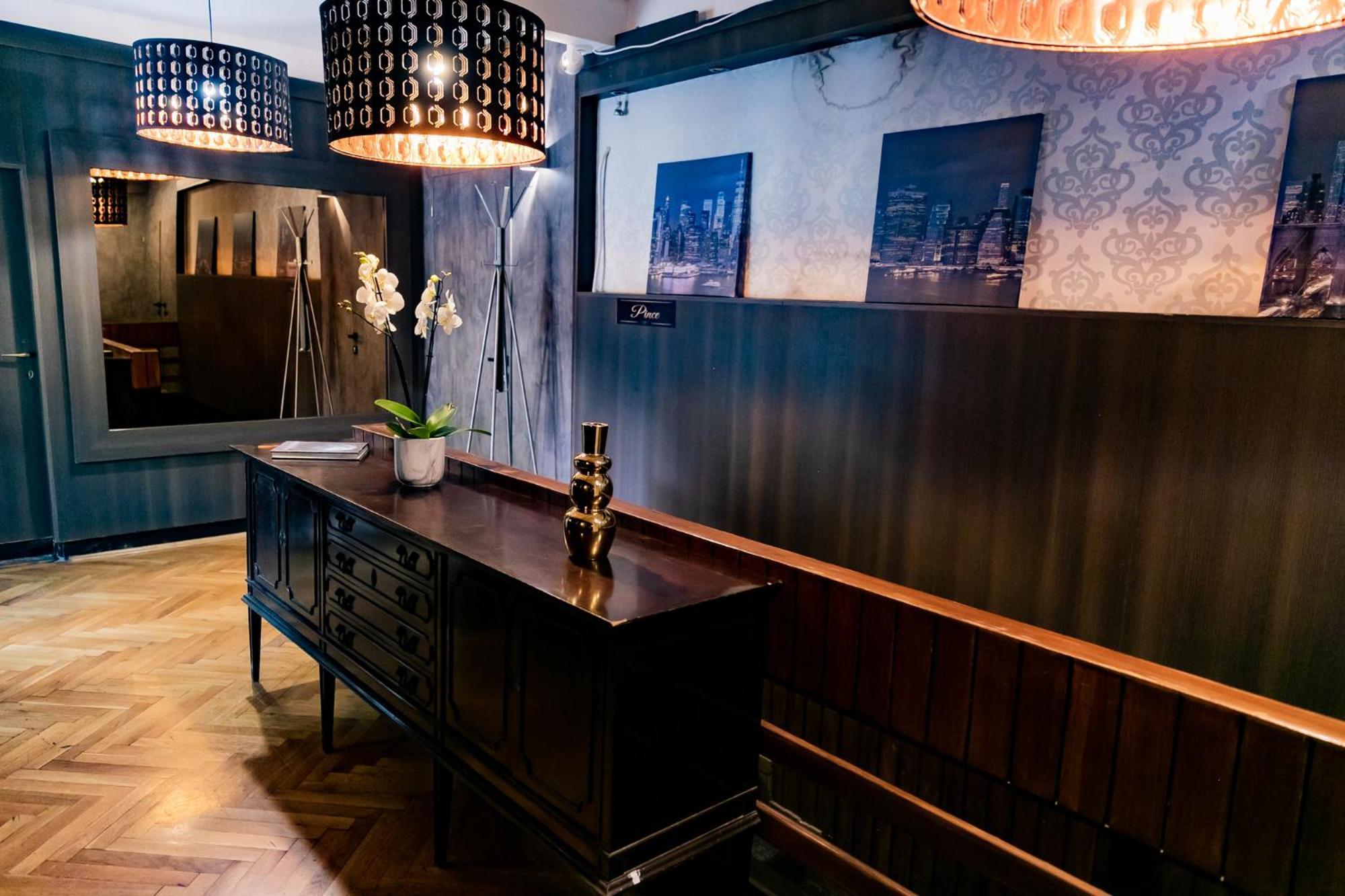Motel1- A Megfizetheto Luxus! Dunaujvaros Luaran gambar