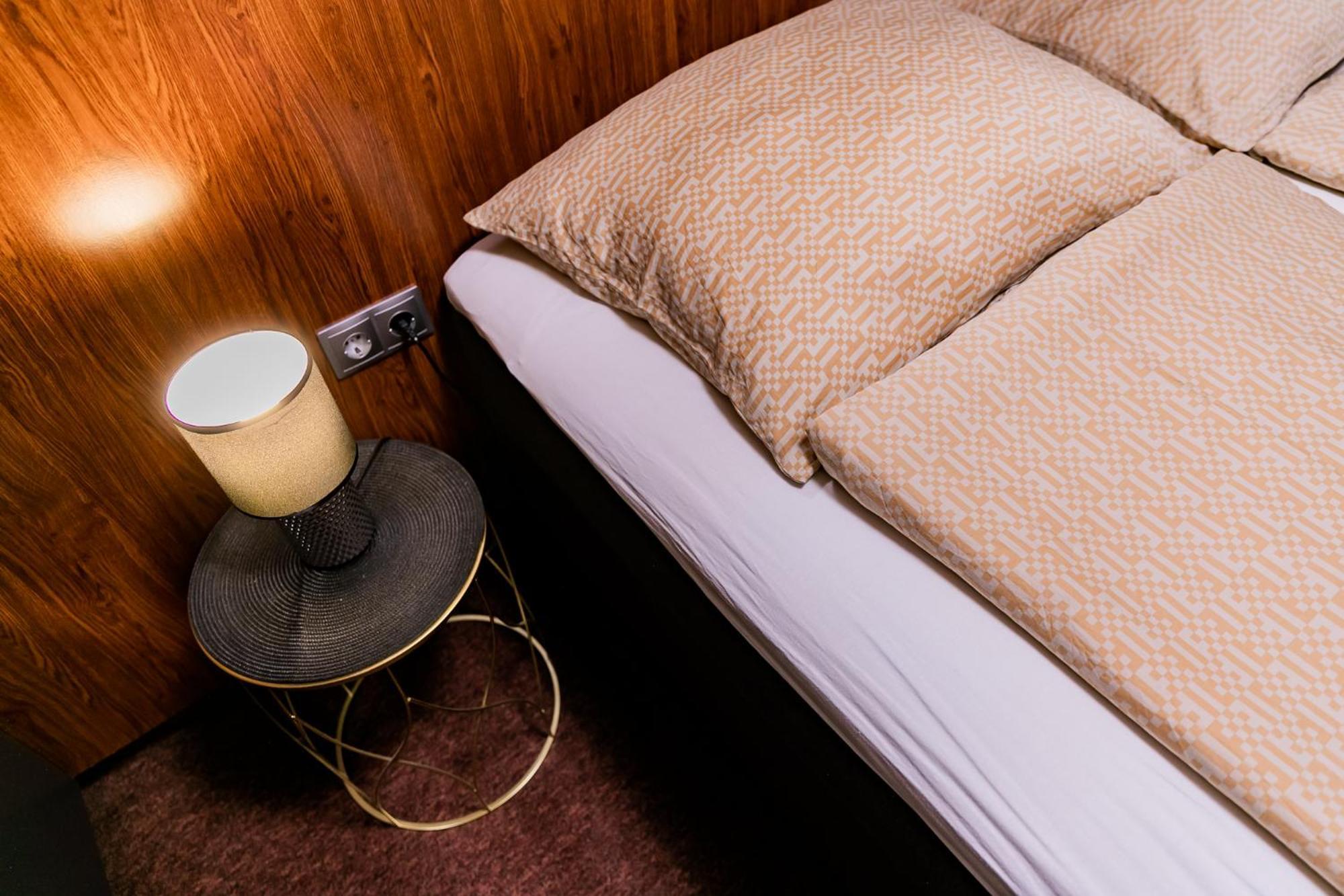 Motel1- A Megfizetheto Luxus! Dunaujvaros Luaran gambar