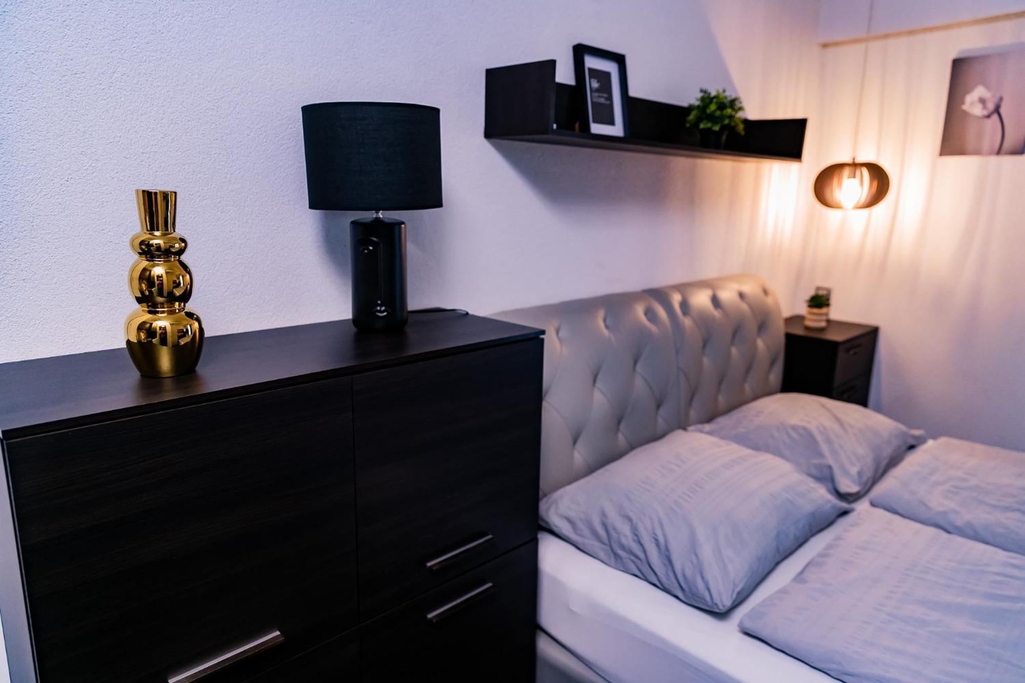 Motel1- A Megfizetheto Luxus! Dunaujvaros Luaran gambar
