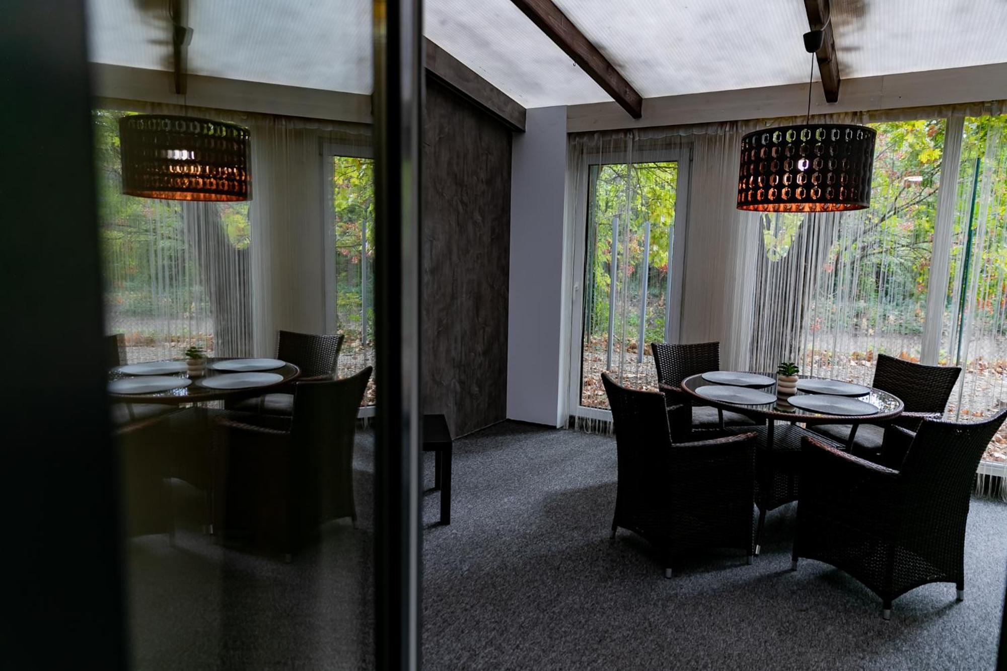Motel1- A Megfizetheto Luxus! Dunaujvaros Luaran gambar