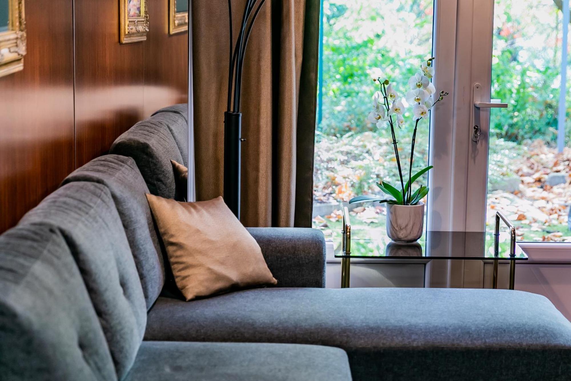 Motel1- A Megfizetheto Luxus! Dunaujvaros Luaran gambar