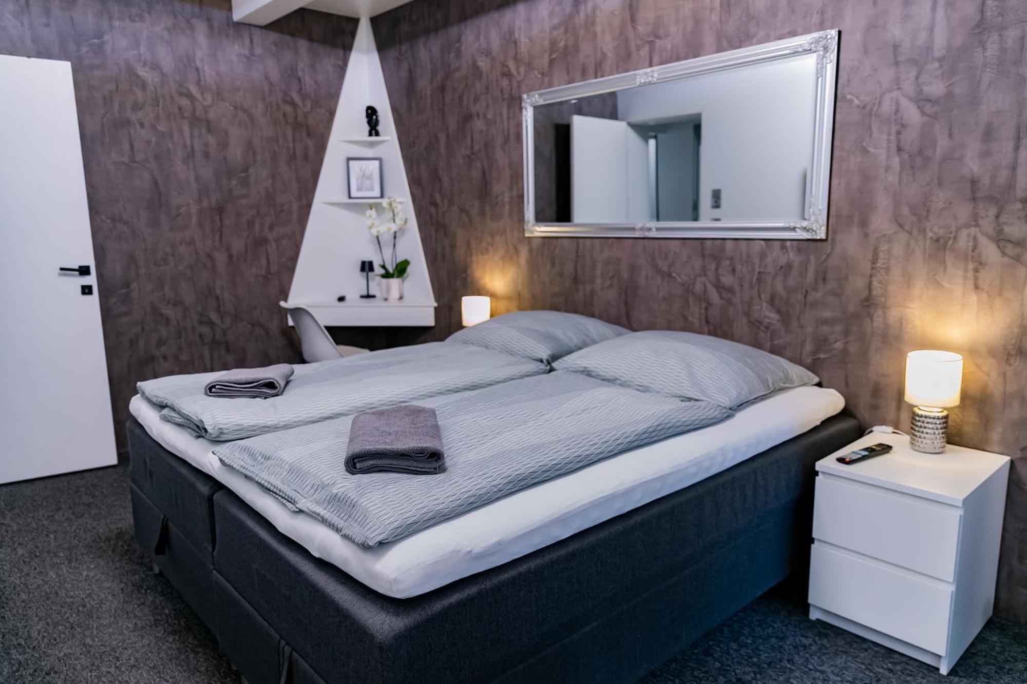 Motel1- A Megfizetheto Luxus! Dunaujvaros Luaran gambar