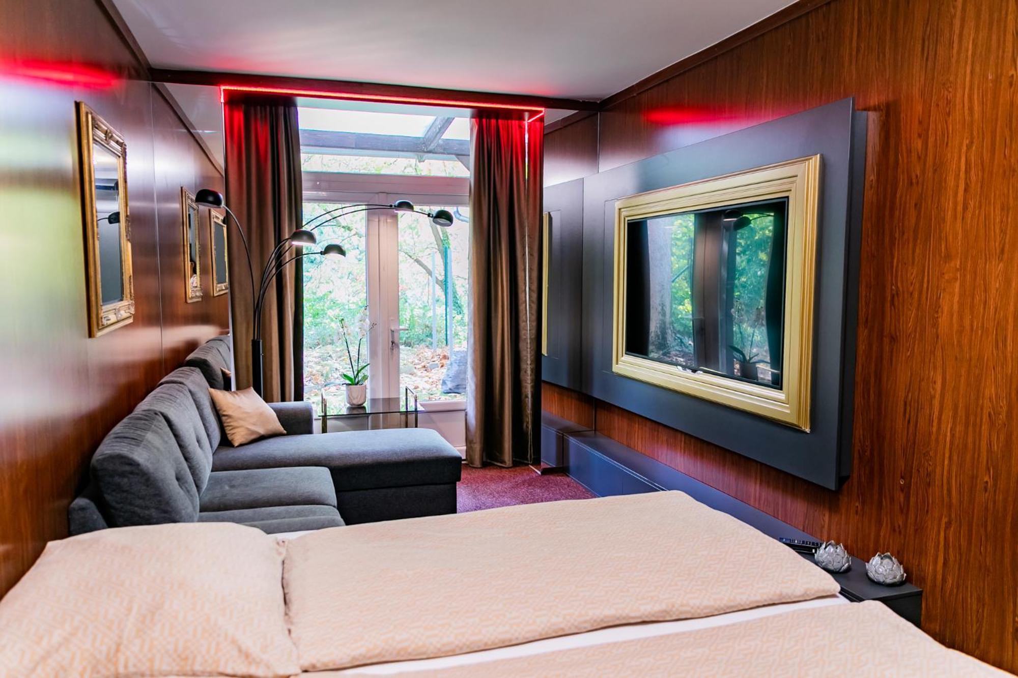 Motel1- A Megfizetheto Luxus! Dunaujvaros Luaran gambar