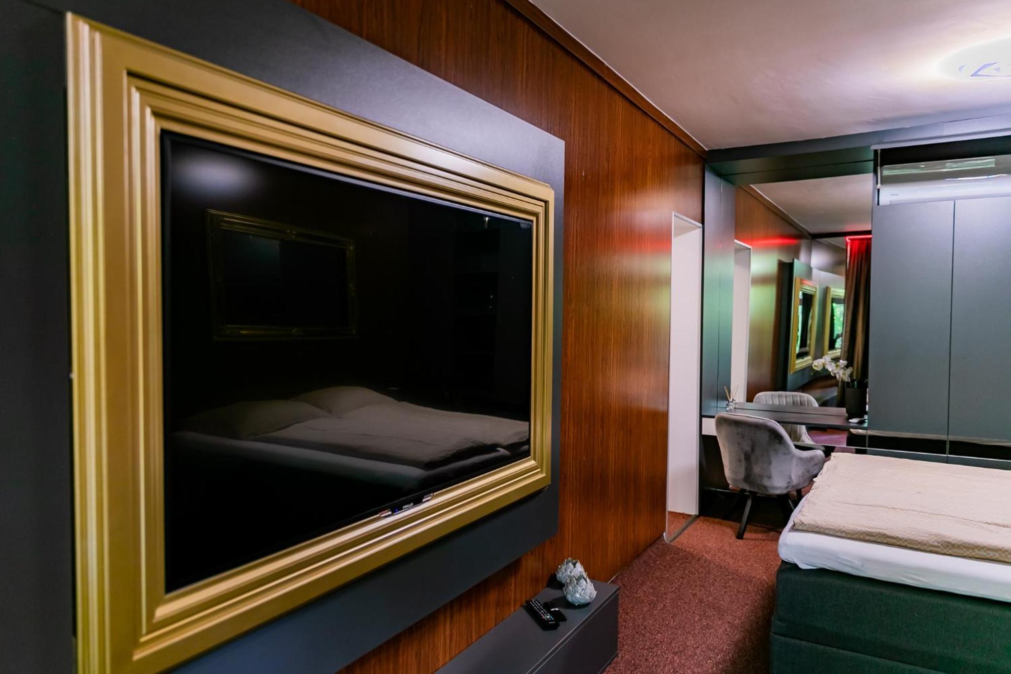 Motel1- A Megfizetheto Luxus! Dunaujvaros Luaran gambar