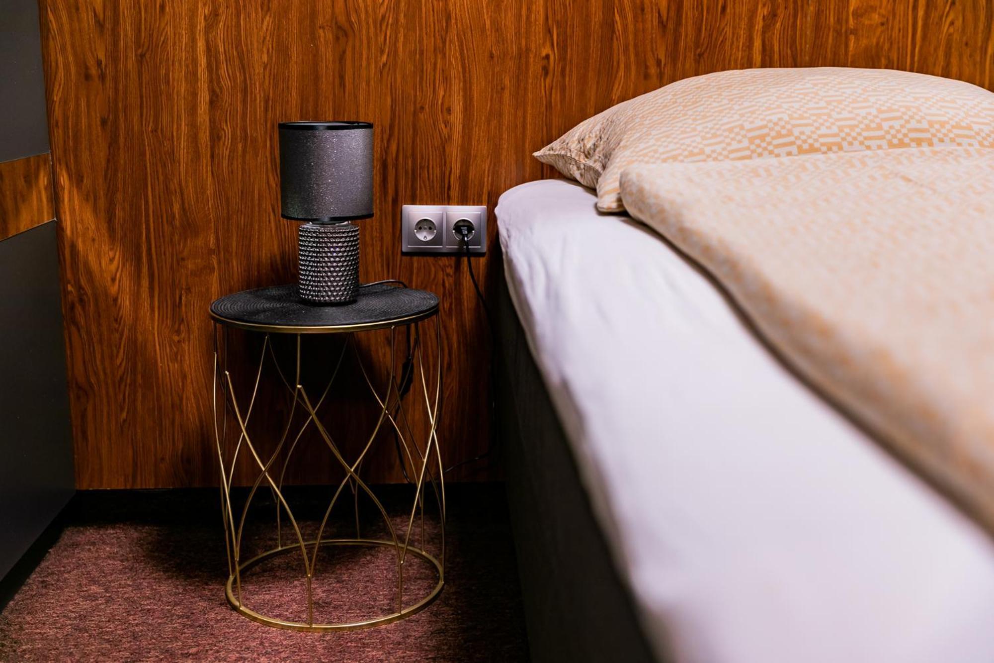 Motel1- A Megfizetheto Luxus! Dunaujvaros Luaran gambar