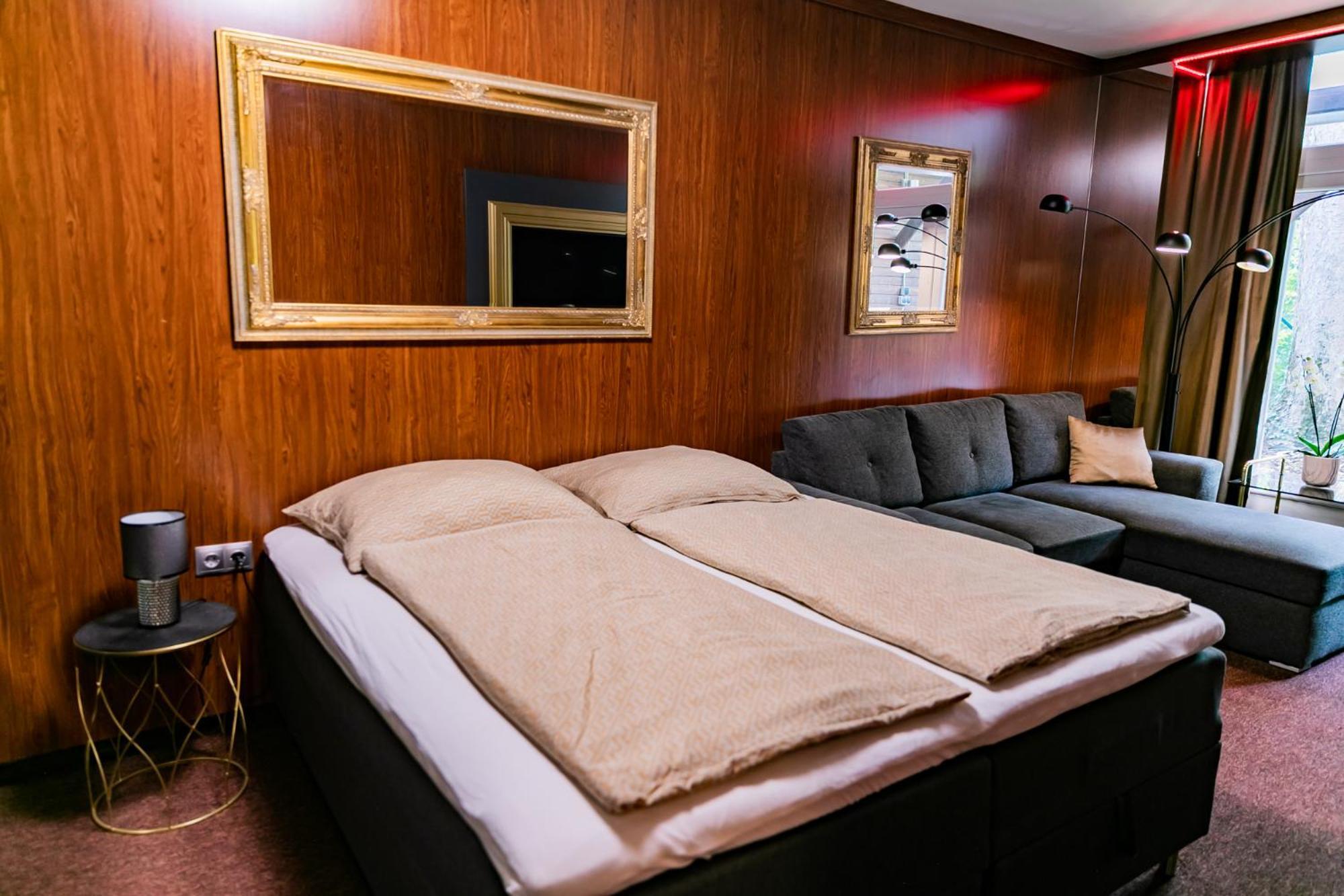 Motel1- A Megfizetheto Luxus! Dunaujvaros Luaran gambar