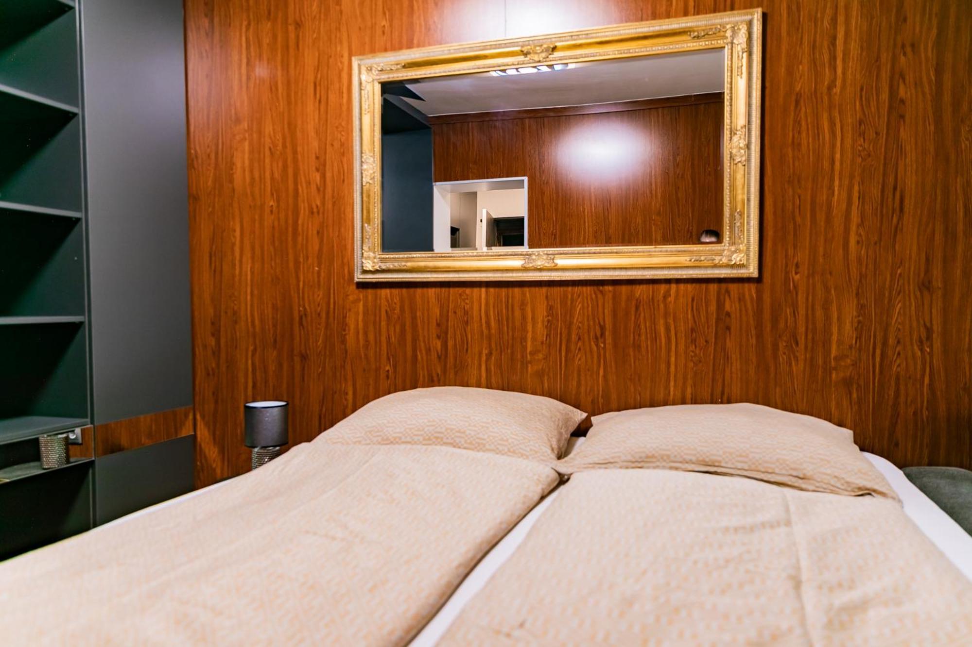 Motel1- A Megfizetheto Luxus! Dunaujvaros Luaran gambar