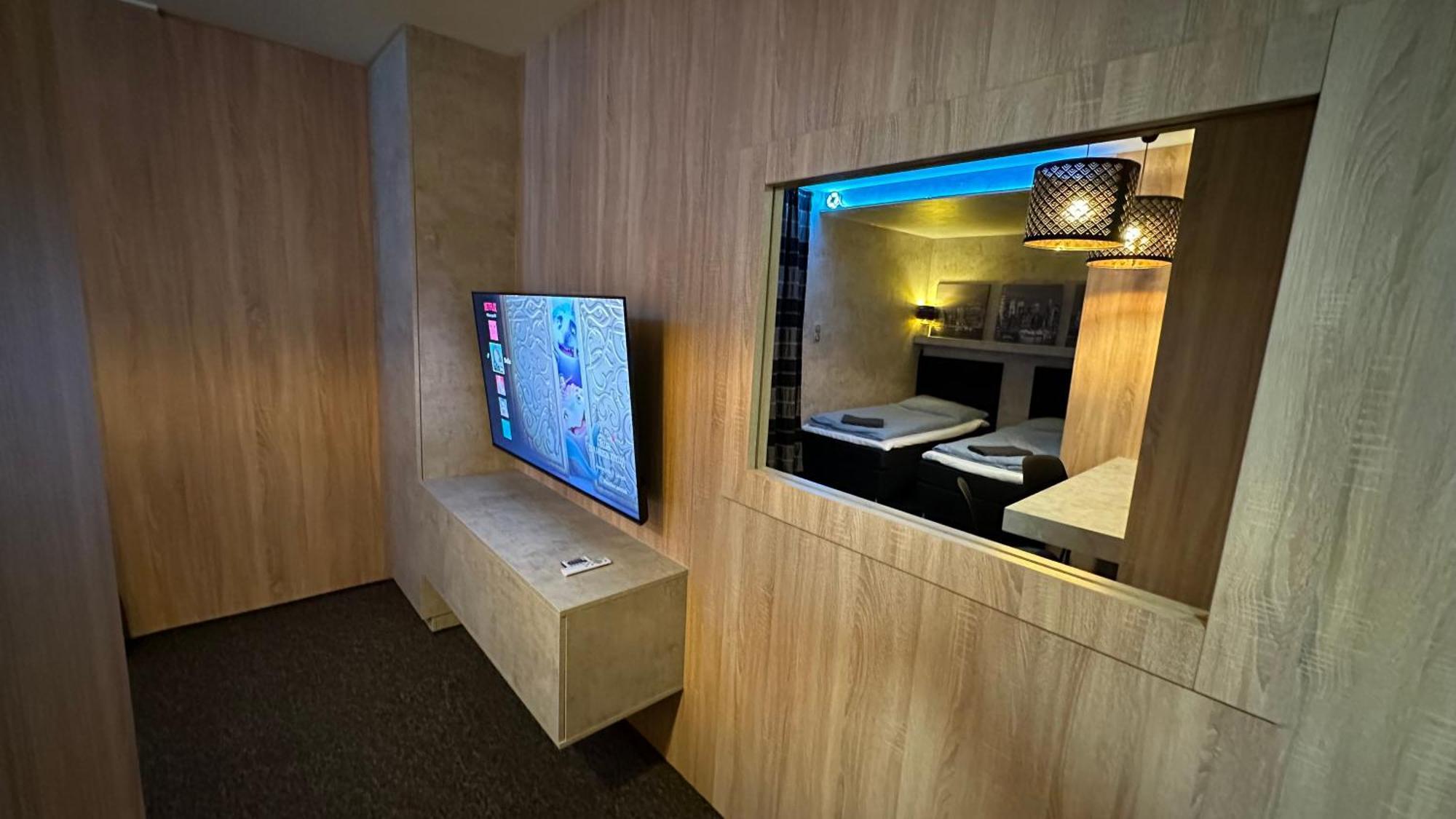 Motel1- A Megfizetheto Luxus! Dunaujvaros Luaran gambar